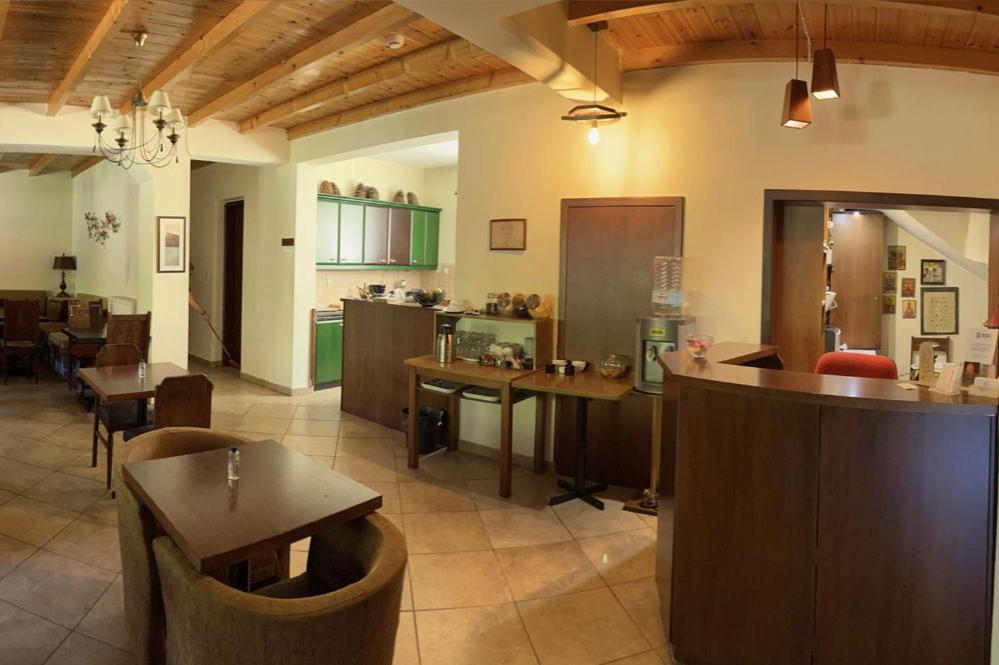 Guesthouse Teloni Vitina Bagian luar foto