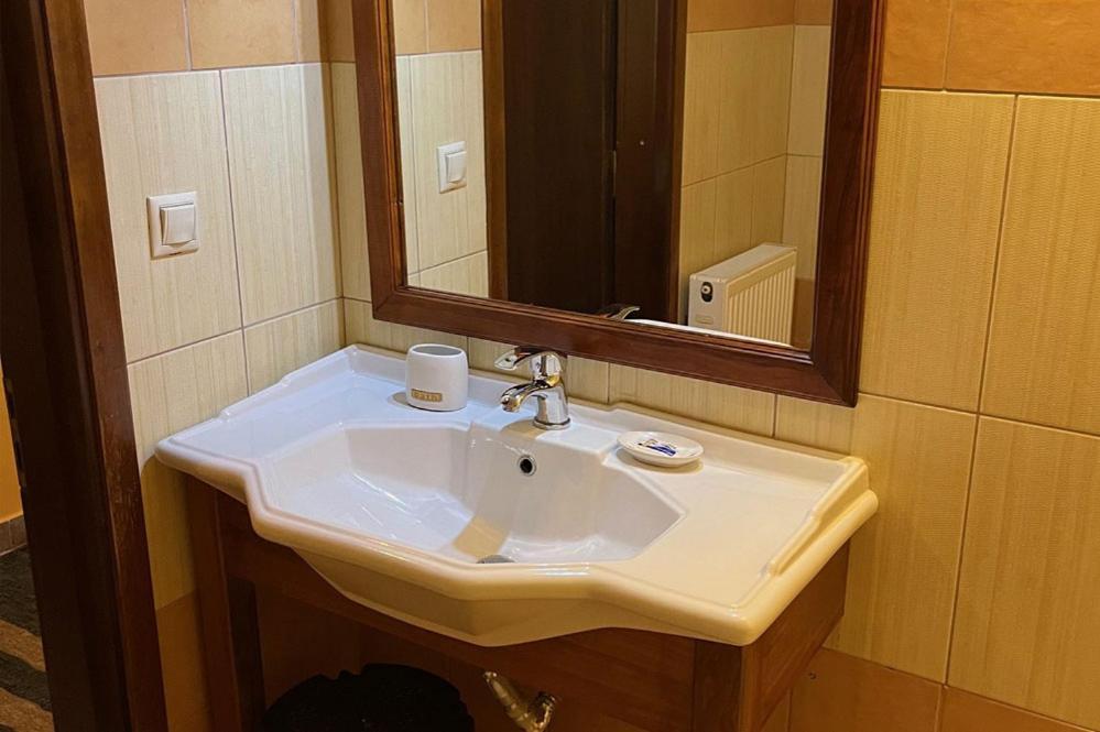 Guesthouse Teloni Vitina Bagian luar foto