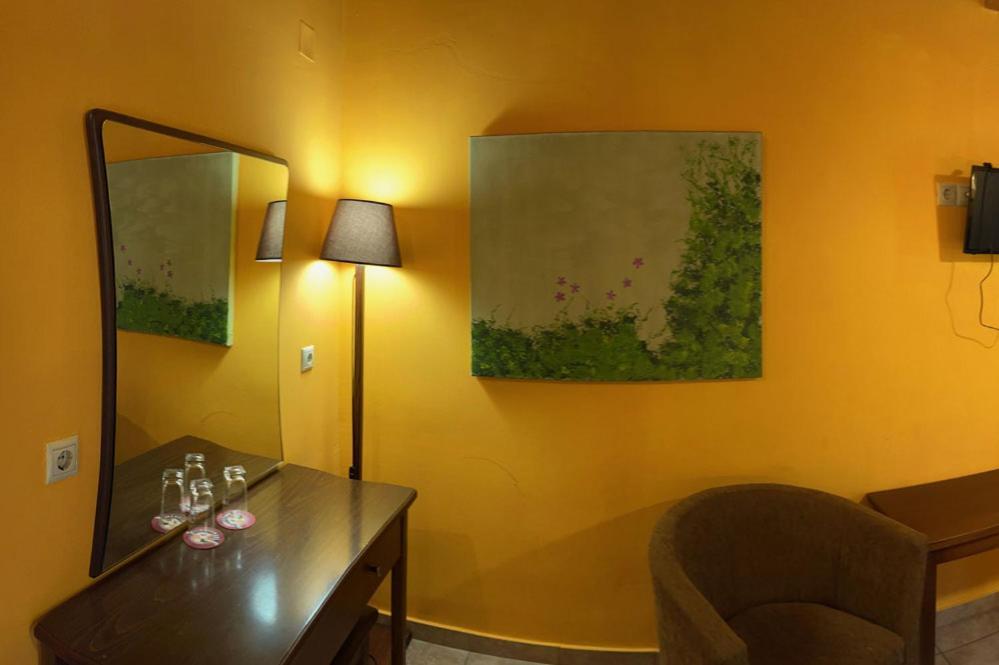 Guesthouse Teloni Vitina Bagian luar foto