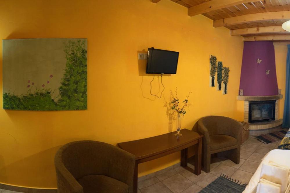 Guesthouse Teloni Vitina Bagian luar foto