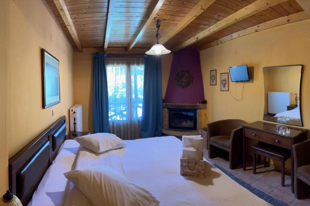 Guesthouse Teloni Vitina Bagian luar foto