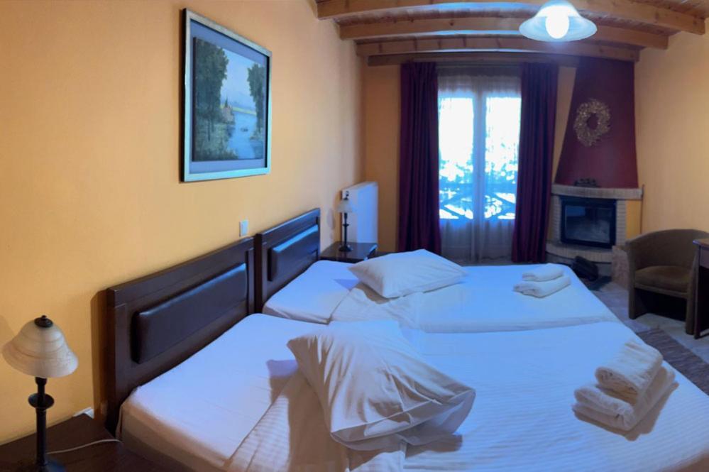 Guesthouse Teloni Vitina Bagian luar foto
