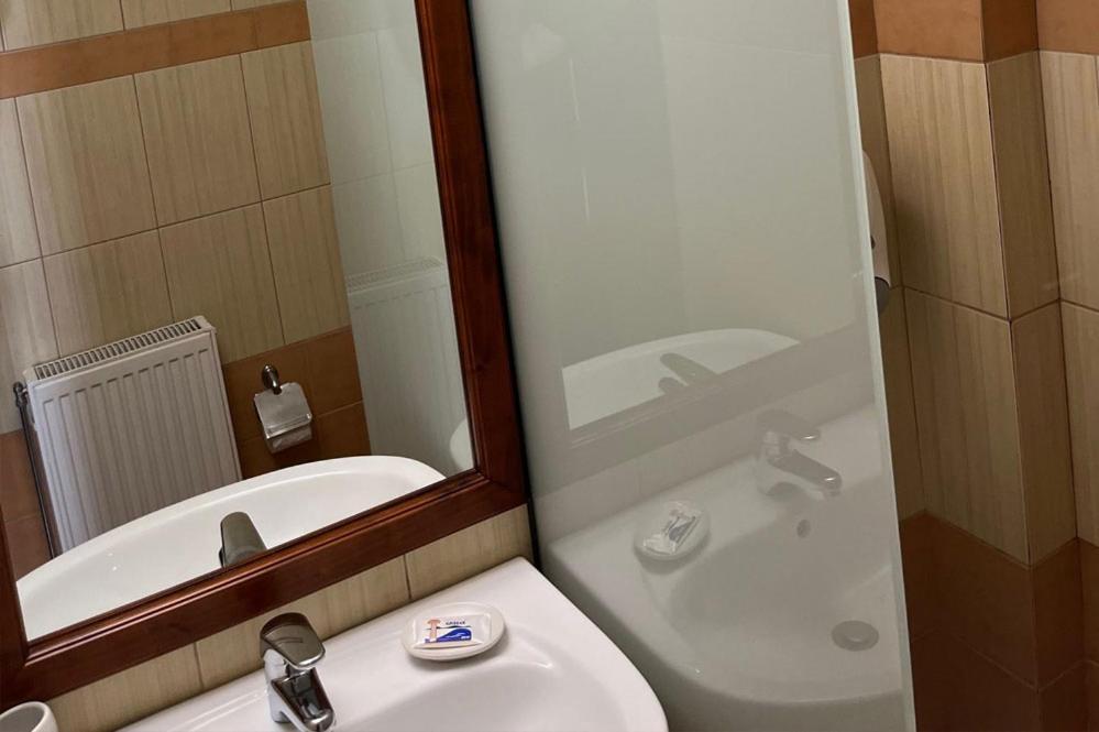 Guesthouse Teloni Vitina Bagian luar foto