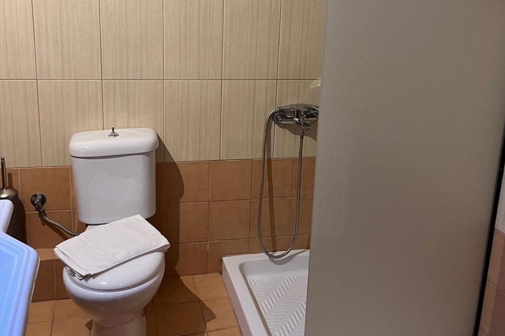Guesthouse Teloni Vitina Bagian luar foto