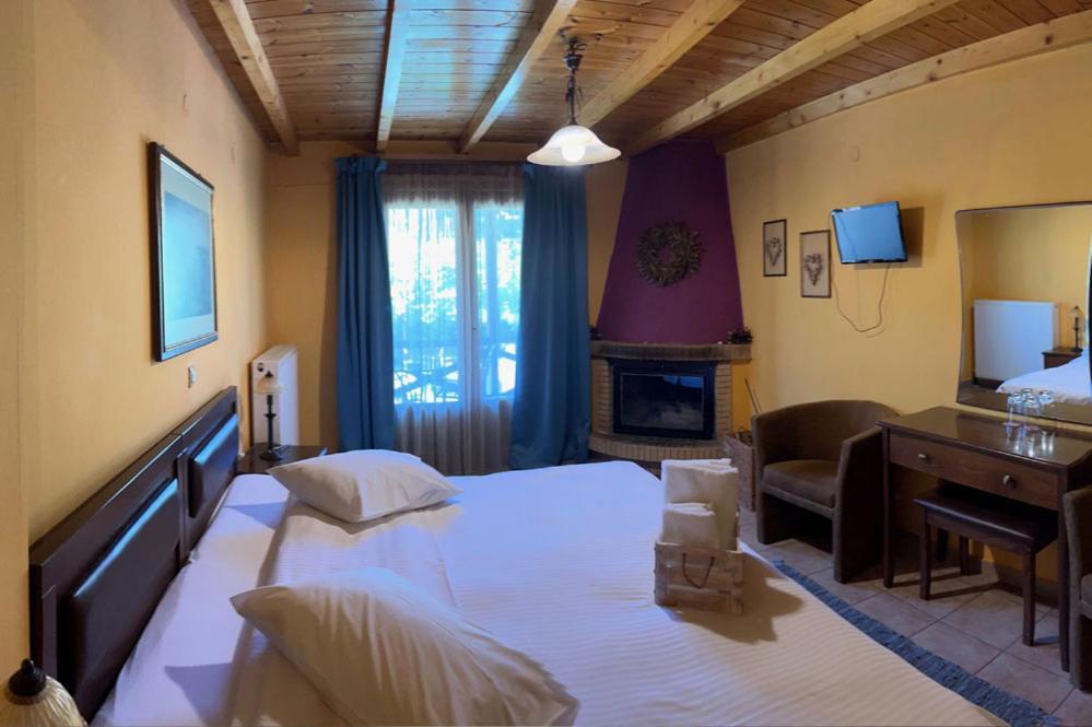 Guesthouse Teloni Vitina Bagian luar foto