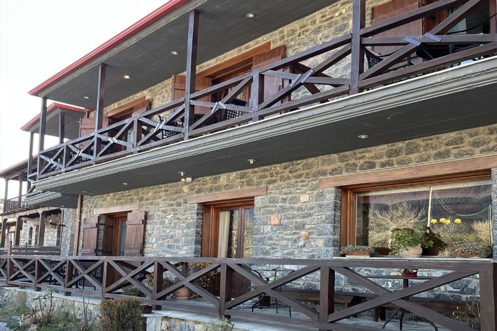 Guesthouse Teloni Vitina Bagian luar foto