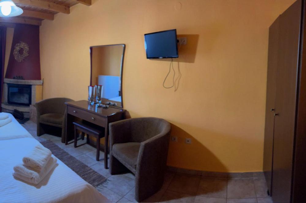Guesthouse Teloni Vitina Bagian luar foto