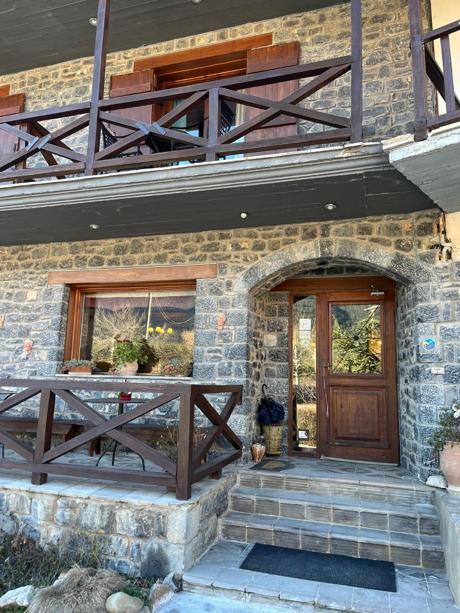 Guesthouse Teloni Vitina Bagian luar foto